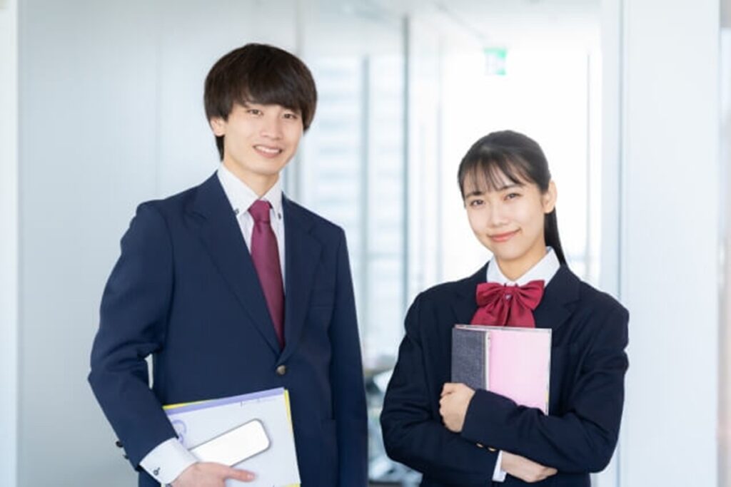 男子学生と女子学生