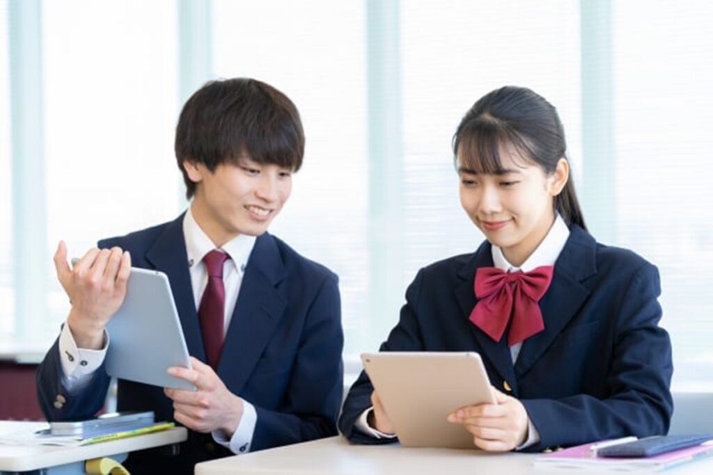 男子学生と女子学生