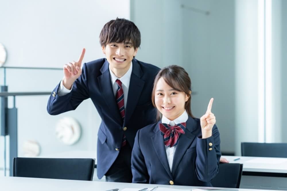 男子学生と女子学生