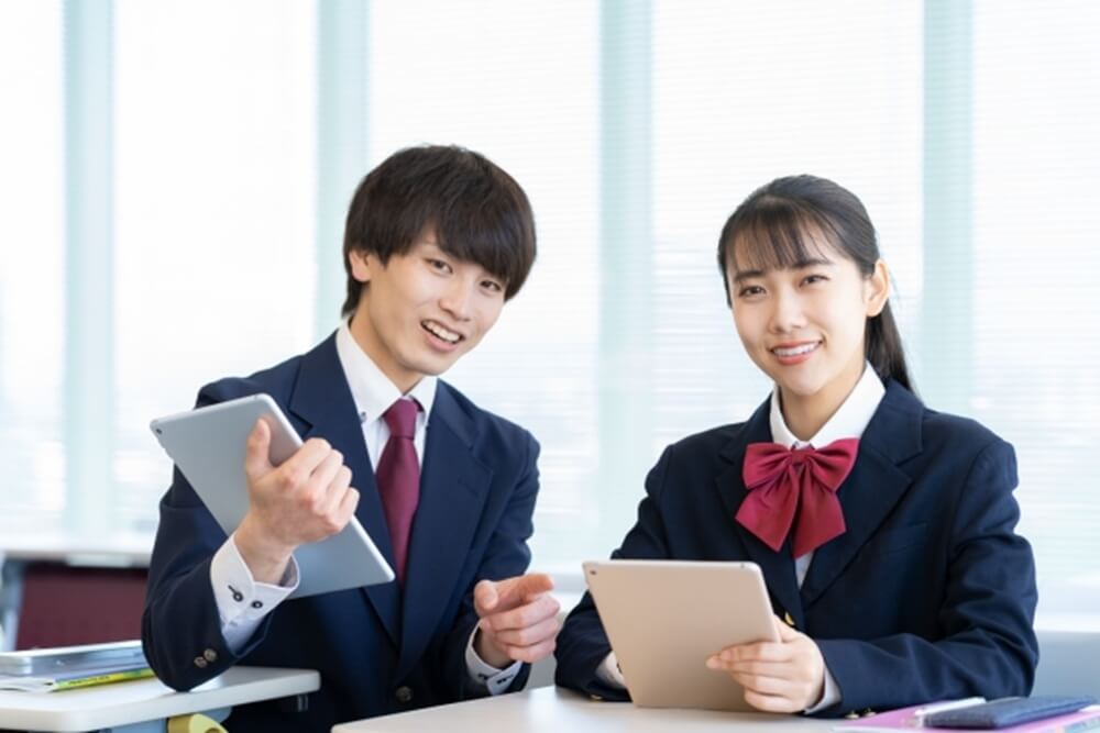 男子学生と女子学生