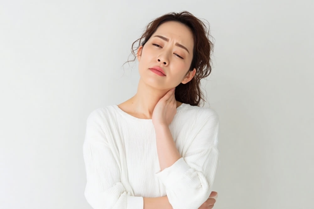 悩む女性